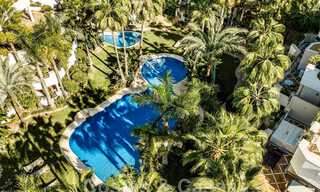 Moderno apartamento reformado en venta en complejo cerrado y céntrico en Nueva Andalucia, Marbella 61198 