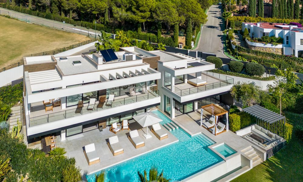 Se vende sofisticada villa de lujo lista para entrar a vivir en el valle del golf de Nueva Andalucia, Marbella 61314
