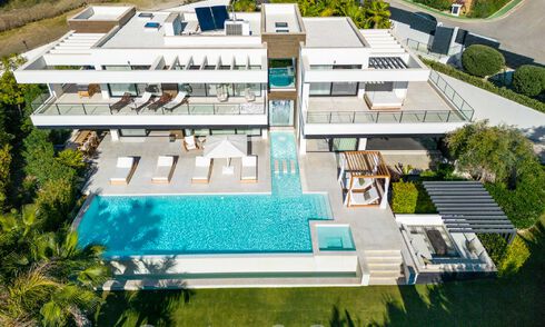 Se vende sofisticada villa de lujo lista para entrar a vivir en el valle del golf de Nueva Andalucia, Marbella 61315