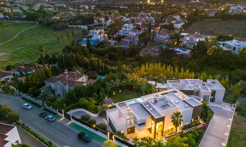 Se vende sofisticada villa de lujo lista para entrar a vivir en el valle del golf de Nueva Andalucia, Marbella 61317