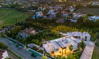 Se vende sofisticada villa de lujo lista para entrar a vivir en el valle del golf de Nueva Andalucia, Marbella 61317 