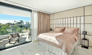 Se vende sofisticada villa de lujo lista para entrar a vivir en el valle del golf de Nueva Andalucia, Marbella 61325 