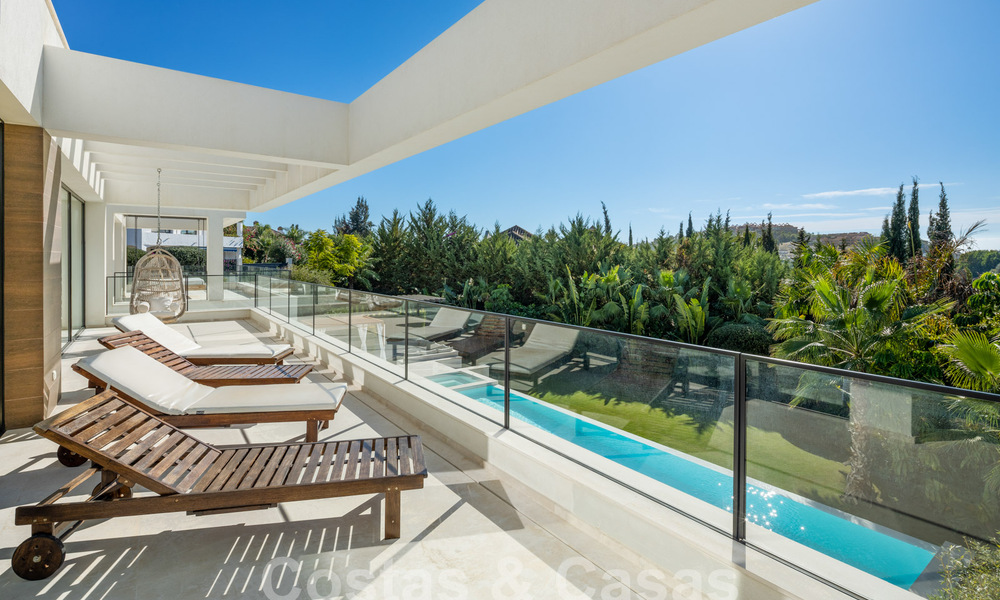 Se vende sofisticada villa de lujo lista para entrar a vivir en el valle del golf de Nueva Andalucia, Marbella 61326