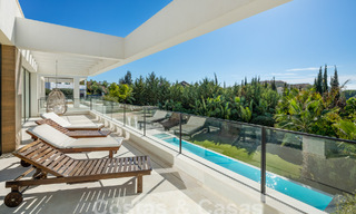 Se vende sofisticada villa de lujo lista para entrar a vivir en el valle del golf de Nueva Andalucia, Marbella 61326 