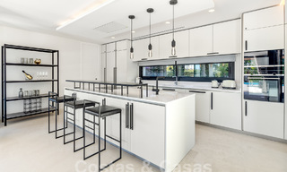 Se vende sofisticada villa de lujo lista para entrar a vivir en el valle del golf de Nueva Andalucia, Marbella 61330 