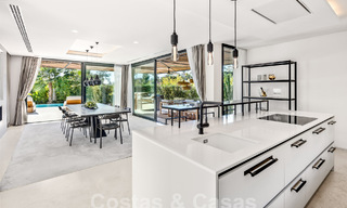 Se vende sofisticada villa de lujo lista para entrar a vivir en el valle del golf de Nueva Andalucia, Marbella 61331 