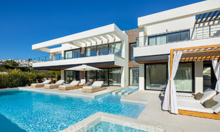 Se vende sofisticada villa de lujo lista para entrar a vivir en el valle del golf de Nueva Andalucia, Marbella 61332 