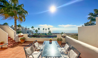 Amplio ático en venta en complejo cerrado de playa con vistas despejadas al mar en la Nueva Milla de Oro, Marbella - Estepona 61419 