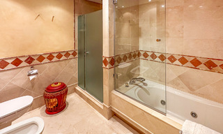 Amplio ático en venta en complejo cerrado de playa con vistas despejadas al mar en la Nueva Milla de Oro, Marbella - Estepona 61424 