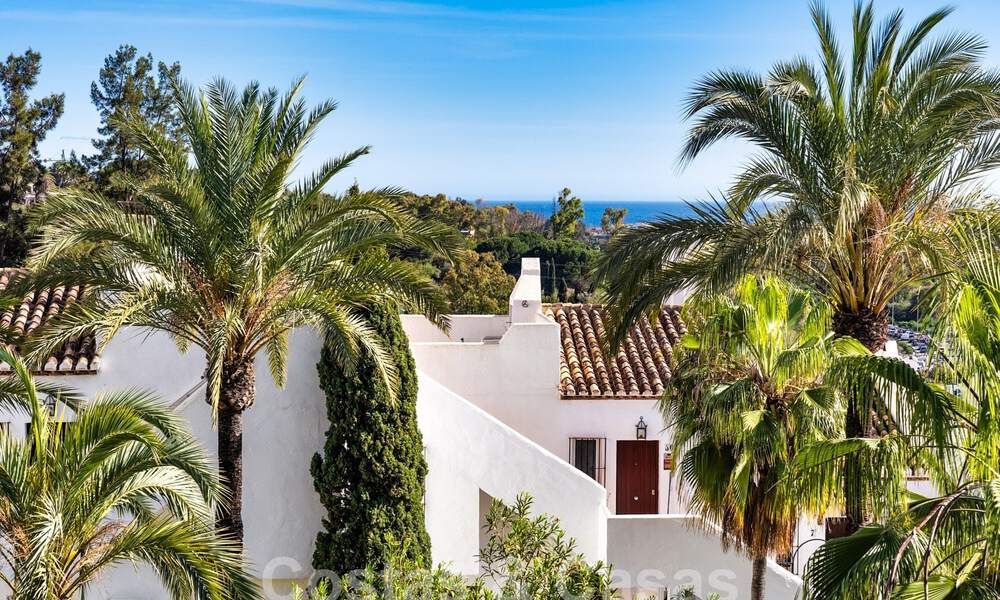 Lujosa casa adosada reformada en venta en una zona residencial preferida de la Milla de Oro de Marbella 61582