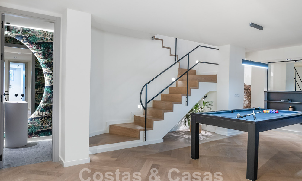 Lujosa casa adosada reformada en venta en una zona residencial preferida de la Milla de Oro de Marbella 61609