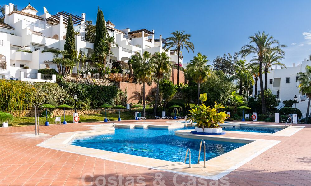 Lujosa casa adosada reformada en venta en una zona residencial preferida de la Milla de Oro de Marbella 61626