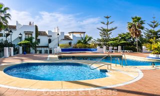 Lujosa casa adosada reformada en venta en una zona residencial preferida de la Milla de Oro de Marbella 61627 