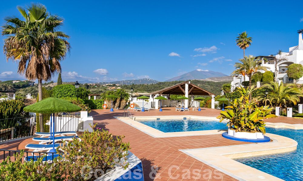 Lujosa casa adosada reformada en venta en una zona residencial preferida de la Milla de Oro de Marbella 61640