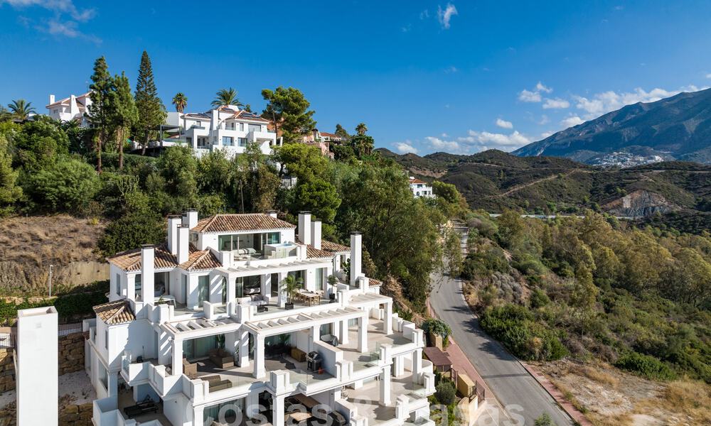 Sofisticado y espacioso ático de lujo en venta con vistas panorámicas al mar en un complejo exclusivo en Nueva Andalucia, Marbella 61211