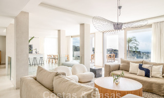 Sofisticado y espacioso ático de lujo en venta con vistas panorámicas al mar en un complejo exclusivo en Nueva Andalucia, Marbella 61221 