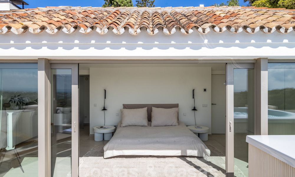 Sofisticado y espacioso ático de lujo en venta con vistas panorámicas al mar en un complejo exclusivo en Nueva Andalucia, Marbella 61243