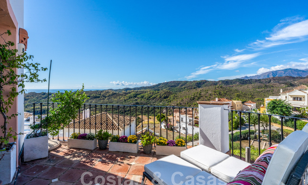 Encantadora casa adosada andaluza con vistas al mar en venta en las colinas de Marbella - Benahavis 61900