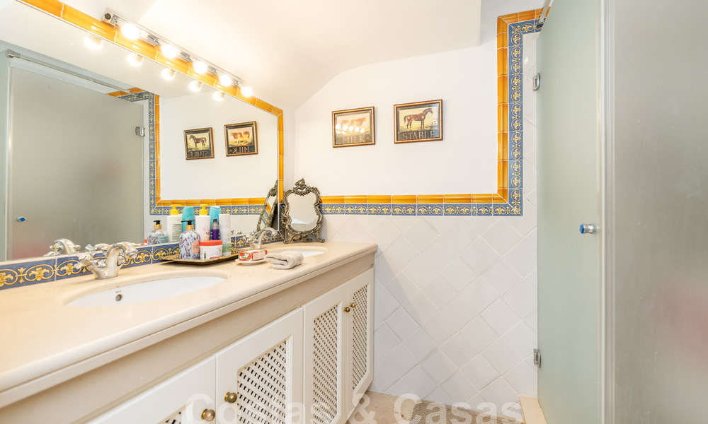 Encantadora casa adosada andaluza con vistas al mar en venta en las colinas de Marbella - Benahavis 61917