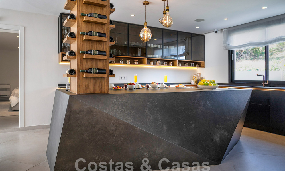 Villa de lujo con diseño mediterráneo moderno en venta en una popular zona de golf en Nueva Andalucía, Marbella 61650