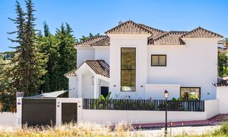 Villa de lujo con diseño mediterráneo moderno en venta en una popular zona de golf en Nueva Andalucía, Marbella 61651 