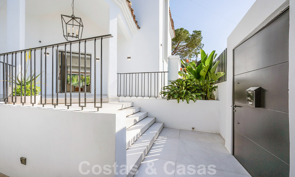 Villa de lujo con diseño mediterráneo moderno en venta en una popular zona de golf en Nueva Andalucía, Marbella 61652