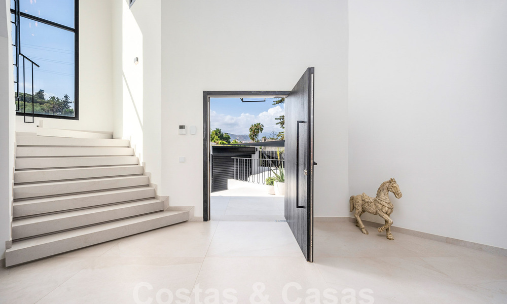 Villa de lujo con diseño mediterráneo moderno en venta en una popular zona de golf en Nueva Andalucía, Marbella 61653