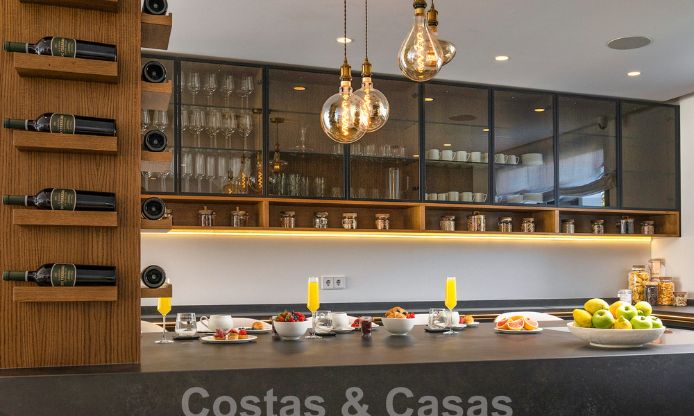 Villa de lujo con diseño mediterráneo moderno en venta en una popular zona de golf en Nueva Andalucía, Marbella 61663