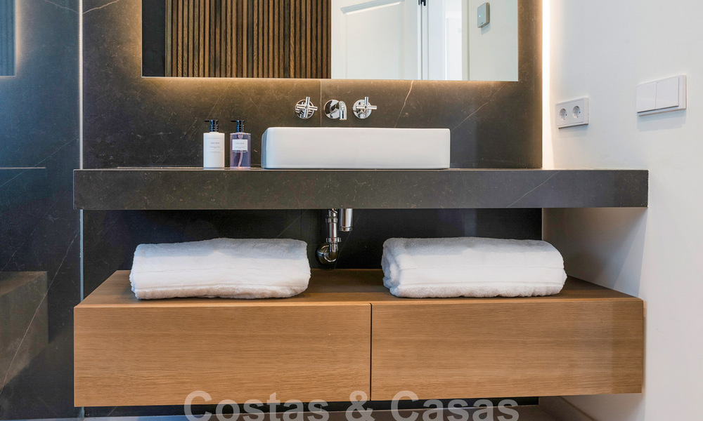 Villa de lujo con diseño mediterráneo moderno en venta en una popular zona de golf en Nueva Andalucía, Marbella 61683