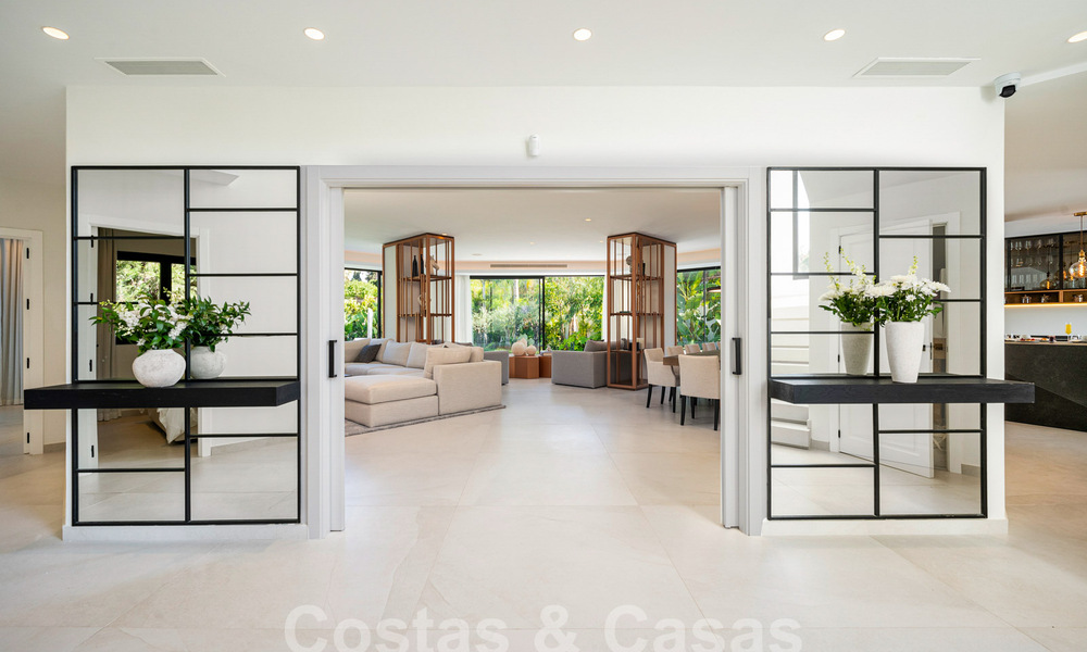 Villa de lujo con diseño mediterráneo moderno en venta en una popular zona de golf en Nueva Andalucía, Marbella 61692