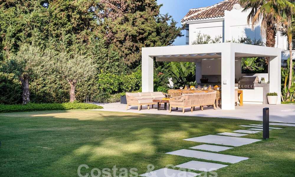 Villa de lujo con diseño mediterráneo moderno en venta en una popular zona de golf en Nueva Andalucía, Marbella 61695