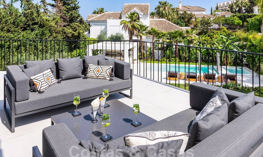 Villa de lujo con diseño mediterráneo moderno en venta en una popular zona de golf en Nueva Andalucía, Marbella 61703