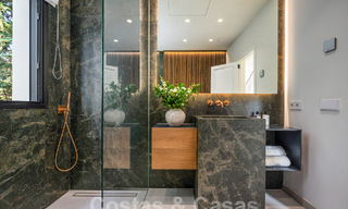 Villa de lujo con diseño mediterráneo moderno en venta en una popular zona de golf en Nueva Andalucía, Marbella 61708 