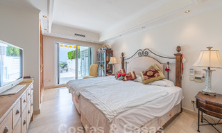 Lujoso apartamento en venta con vistas panorámicas al mar en una urbanización cerrada en la Milla de Oro, Marbella 61744 