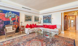 Lujoso apartamento en venta con vistas panorámicas al mar en una urbanización cerrada en la Milla de Oro, Marbella 61754 