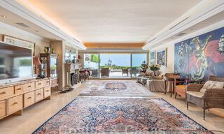 Lujoso apartamento en venta con vistas panorámicas al mar en una urbanización cerrada en la Milla de Oro, Marbella 61756 
