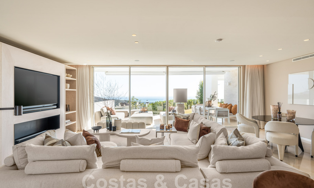 Moderno apartamento con jardín y vistas al mar en venta, a poca distancia en coche del centro de Marbella 61777