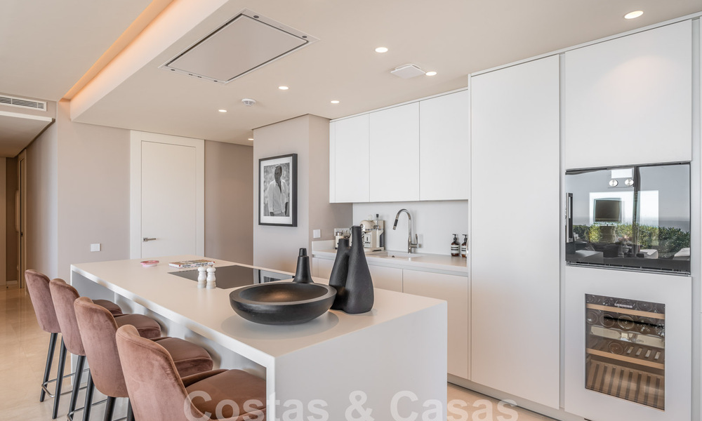 Moderno apartamento con jardín y vistas al mar en venta, a poca distancia en coche del centro de Marbella 61778