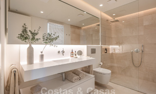 Moderno apartamento con jardín y vistas al mar en venta, a poca distancia en coche del centro de Marbella 61780 