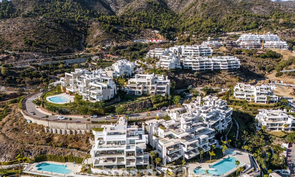 Moderno apartamento con jardín y vistas al mar en venta, a poca distancia en coche del centro de Marbella 61785