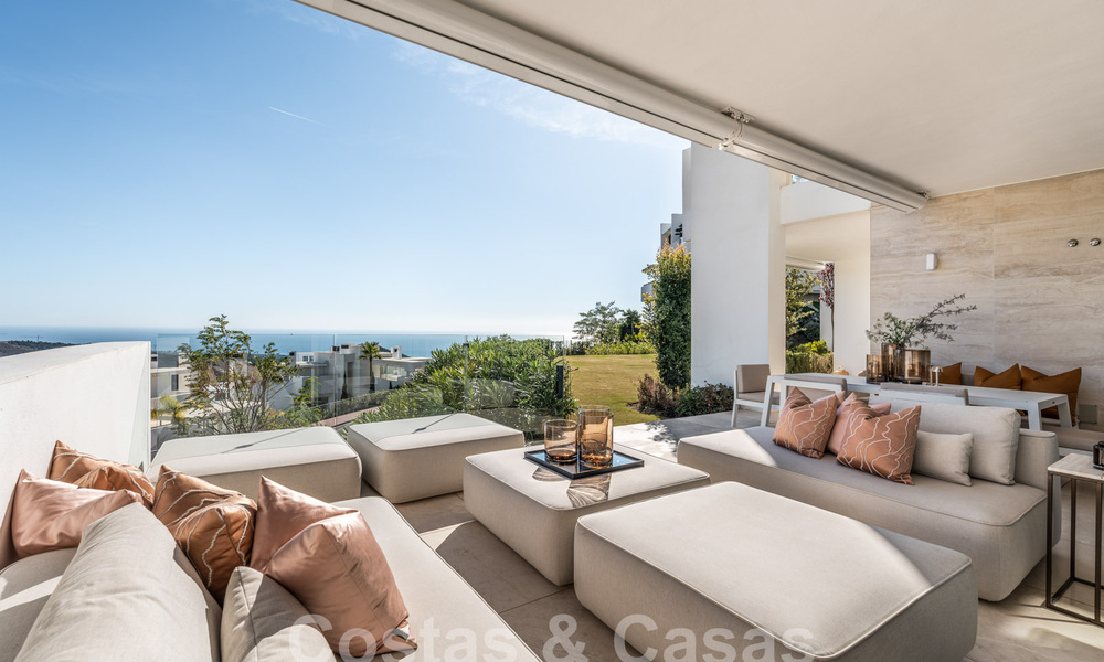 Moderno apartamento con jardín y vistas al mar en venta, a poca distancia en coche del centro de Marbella 61787