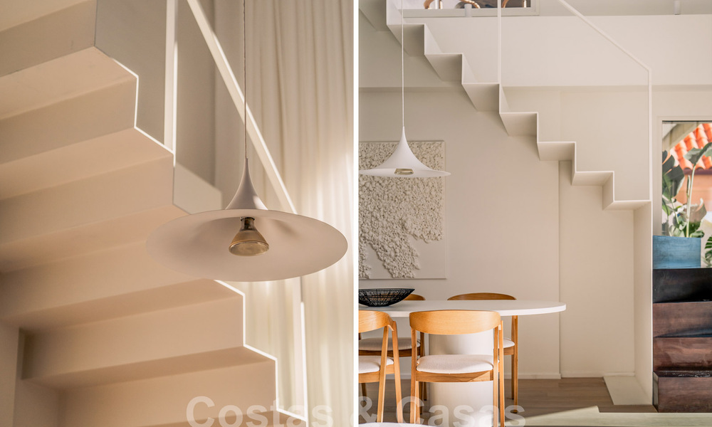 Impresionante ático reformado en venta con vistas panorámicas al golf y al mar en el corazón de Nueva Andalucía, Marbella 61831