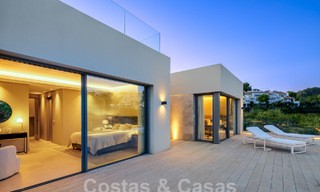 Sofisticada villa de lujo con diseño moderno en venta a poca distancia del campo de golf en Nueva Andalucía, Marbella 61341 