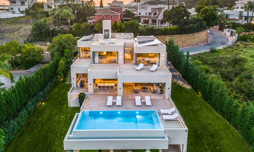 Sofisticada villa de lujo con diseño moderno en venta a poca distancia del campo de golf en Nueva Andalucía, Marbella 61345