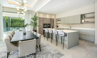 Sofisticada villa de lujo con diseño moderno en venta a poca distancia del campo de golf en Nueva Andalucía, Marbella 61351 