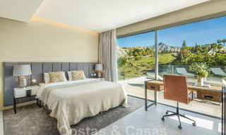 Sofisticada villa de lujo con diseño moderno en venta a poca distancia del campo de golf en Nueva Andalucía, Marbella 61353 