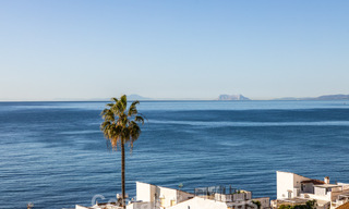 Ático cerca de la playa con 3 dormitorios y vistas panorámicas al mar en venta en la Nueva Milla de Oro entre Marbella y Estepona 61365 