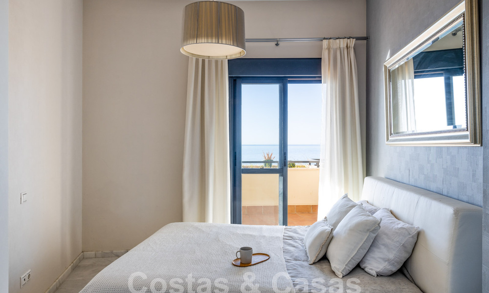 Ático cerca de la playa con 3 dormitorios y vistas panorámicas al mar en venta en la Nueva Milla de Oro entre Marbella y Estepona 61372