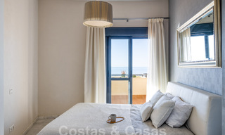 Ático cerca de la playa con 3 dormitorios y vistas panorámicas al mar en venta en la Nueva Milla de Oro entre Marbella y Estepona 61372 