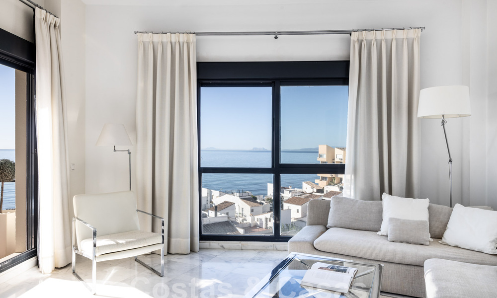 Ático cerca de la playa con 3 dormitorios y vistas panorámicas al mar en venta en la Nueva Milla de Oro entre Marbella y Estepona 61374